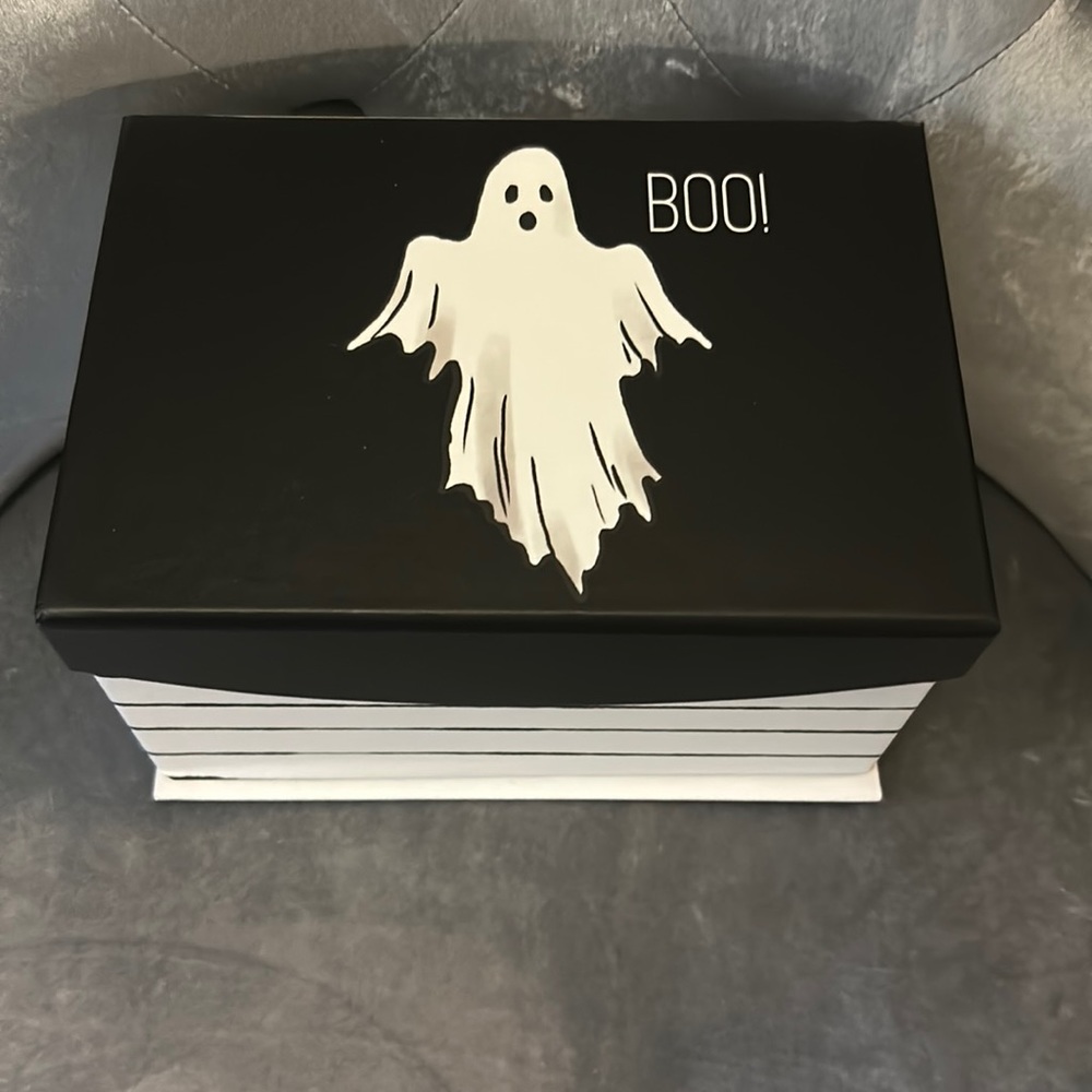 Ghost box 👻